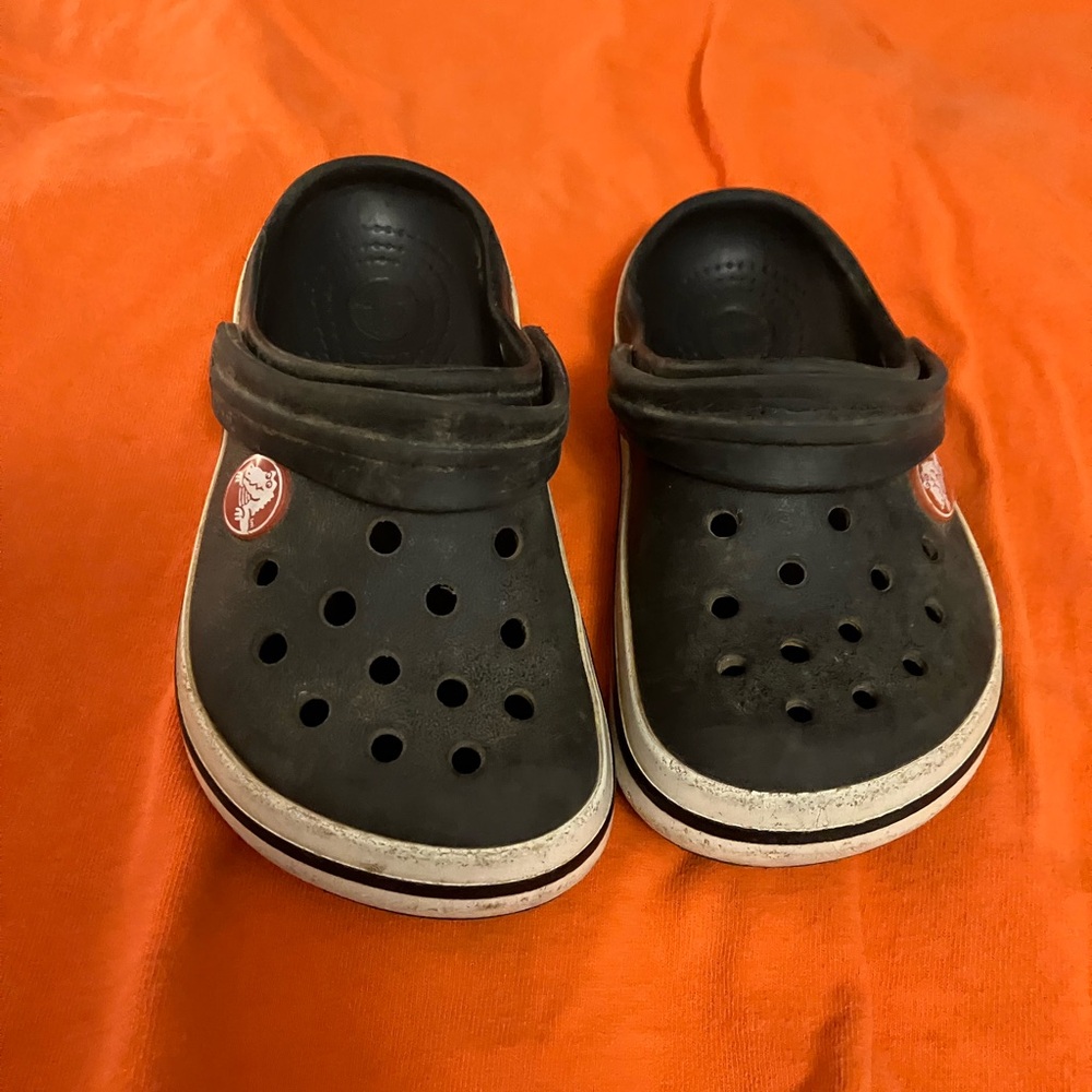 Crocs Clogs toddler Boys 8-9 navy blue
